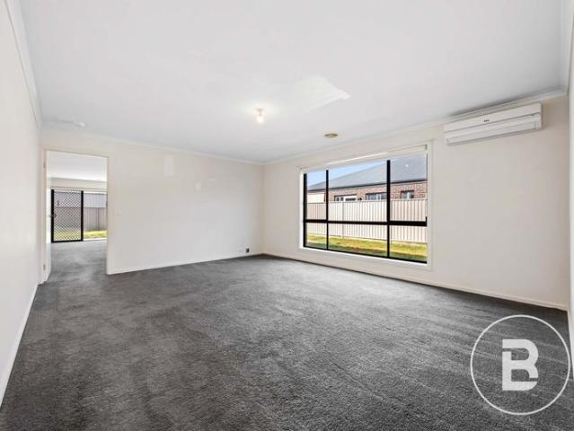 SPACIOUS FIVE BEDROOM HOME IN A QUIET LOCATION
