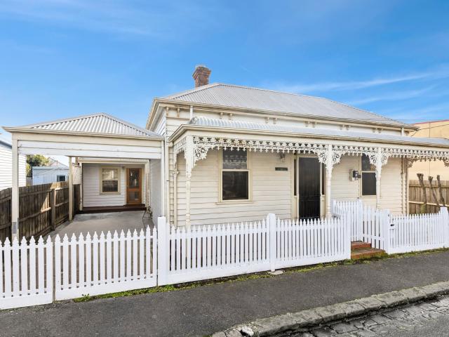 Spacious Five Bedroom Home in Sought After Geelong West