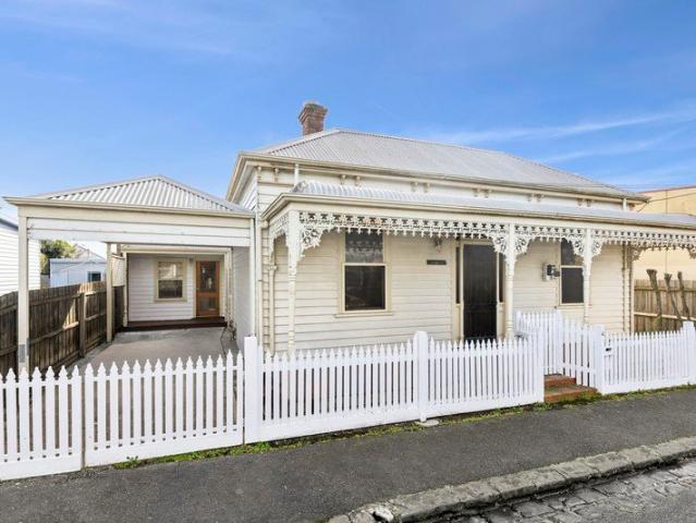 Spacious Five Bedroom Home in Sought After Geelong West