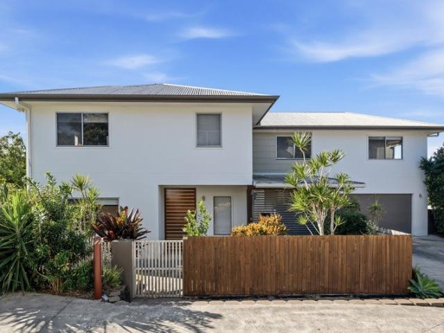 Spacious Five Bedroom Townhome with Exceptional Versatility Open Sat 11 11:30am 25th July