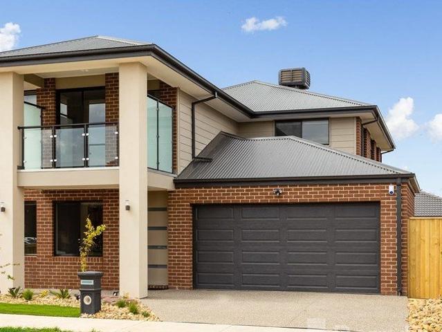 Spacious Five Bedroom Townhouse in a Sought After Location