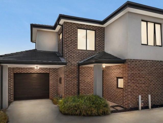Spacious Five Bedroom Townhouse with Flexible Living