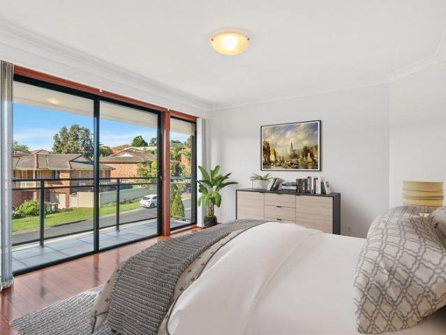 Spacious Five Bedroom Townhouse