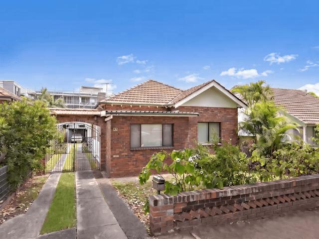 Spacious Five bedrooms Family Home with Flexible Rear Three bedrooms Studio | Extra kitchen and living area