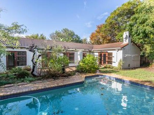 spacious four bed family home in qui.