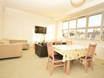 Spacious four Bedroom Apartment in Kensington Has an Apartment