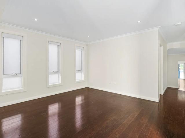 Spacious Four Bedroom Duplex in a Convenient Mortdale Location