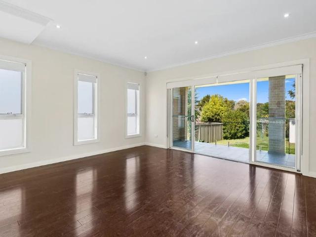 Spacious Four Bedroom Duplex in a Convenient Mortdale Location