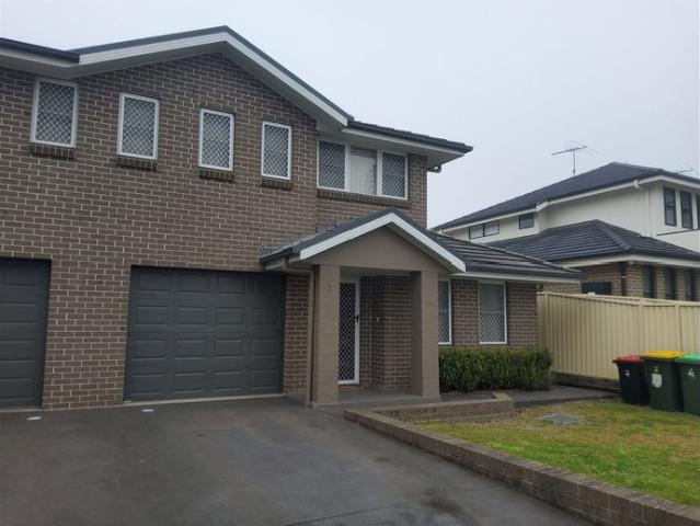 Spacious Four Bedroom Duplex with Ducted Air Conditioning & Double Garage