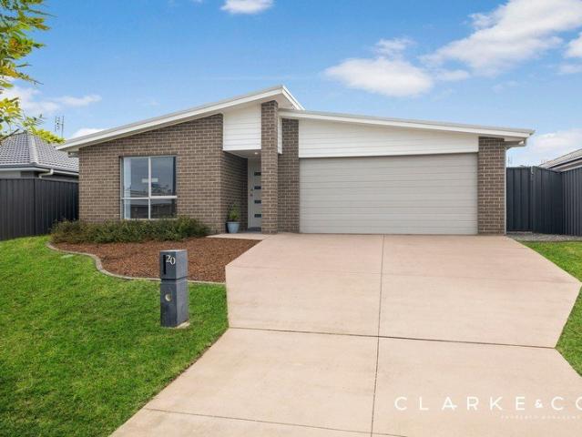 SPACIOUS FOUR BEDROOM FAMILY HOME!