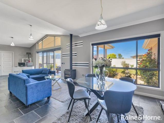 SPACIOUS FOUR BEDROOM FAMILY HOME Available NOW!