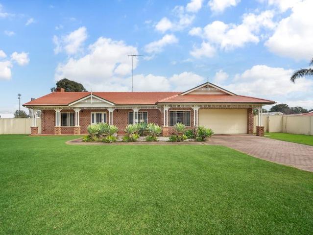 Spacious Four Bedroom Family Home Kemps Creek