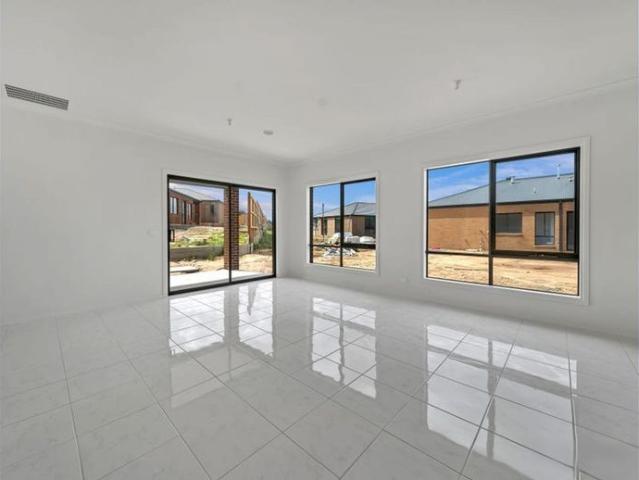 Spacious Four Bedroom Family Home in Clyde!