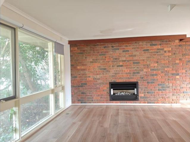 Spacious Four Bedroom Family Home in a Convenient Bulleen Location