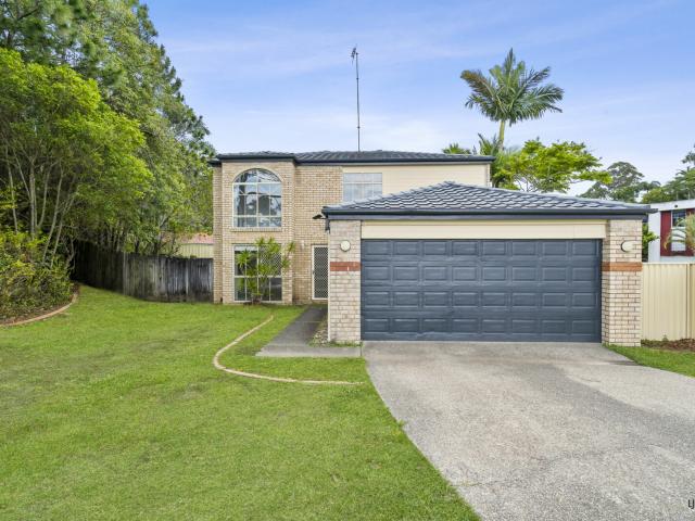 Spacious Four Bedroom Family Home in a Fantastic Location Close to Everything!
