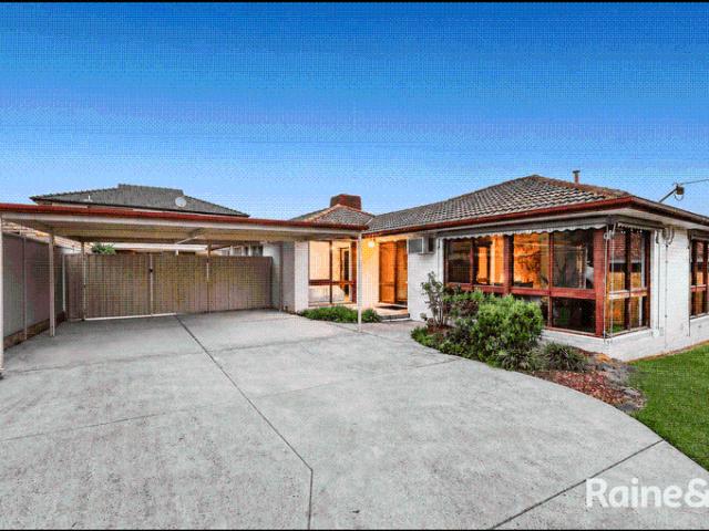 Spacious Four Bedroom Family Home in a Quiet Court Location