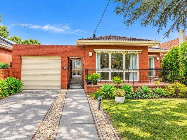 Spacious Four Bedroom Family Home in Sought After Caulfield