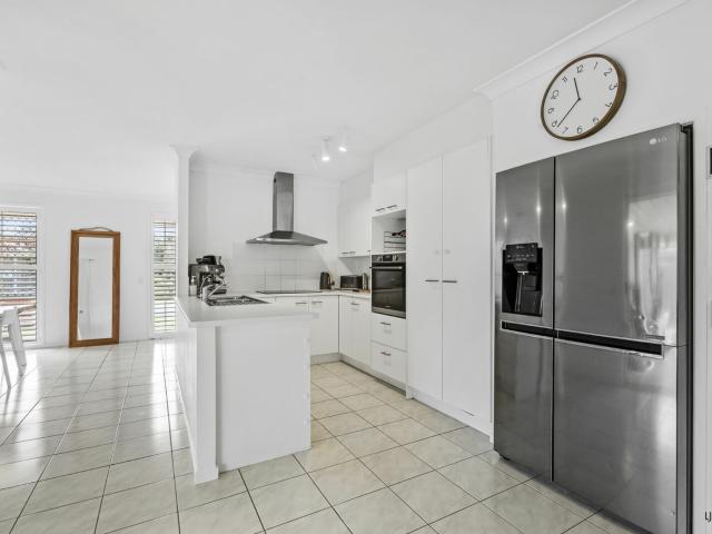 Spacious Four Bedroom Family Home in Quiet Cul de Sac Furnished