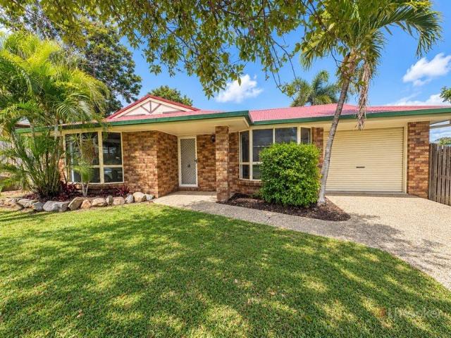 Spacious Four Bedroom Family Home Moments from Blacks Beach