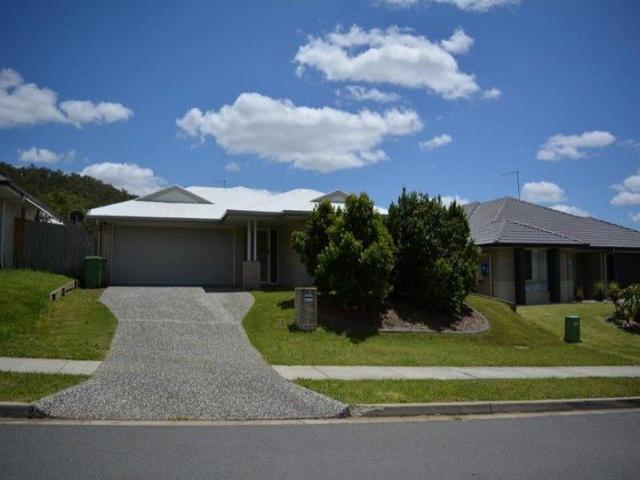 SPACIOUS FOUR BEDROOM FAMILY HOME WITH AIR CONDITIONING & COVERED ENTERTAINING