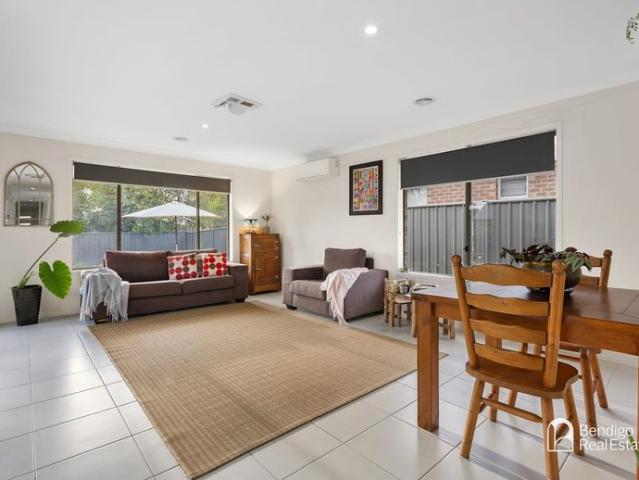 SPACIOUS FOUR BEDROOM FAMILY HOME WITH MULTIPLE LIVING AREAS