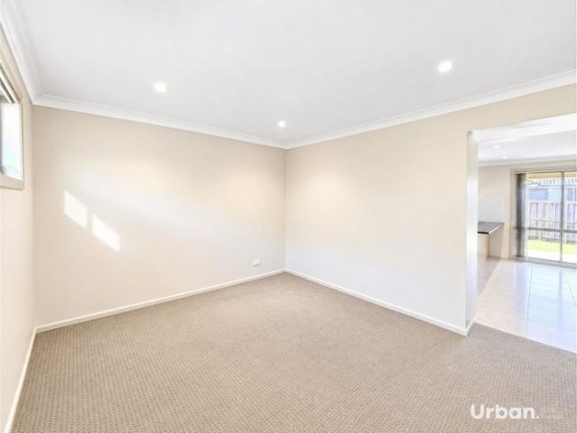 Spacious Four Bedroom Family Living in Aberglasslyn for Lease!