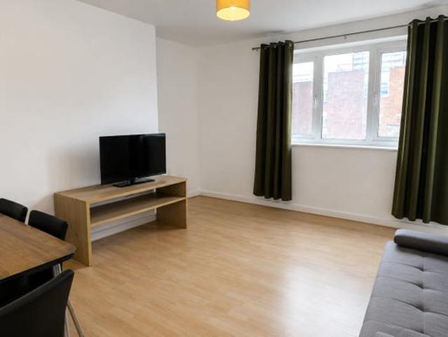 Spacious Four Bedroom Flat in the Heart of Bethnal