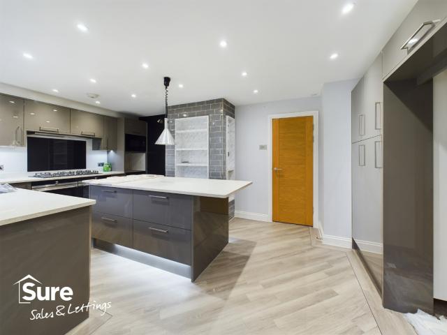 Spacious Four Bedroom House in Hemel Hempstead Hawthorne Lane To Let