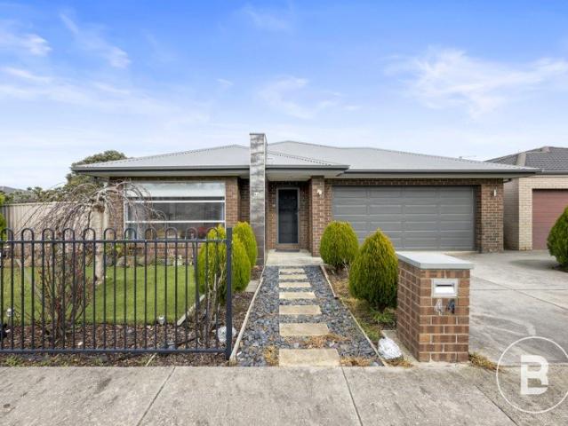 SPACIOUS FOUR BEDROOM HOME WITH MULTIPLE LIVING ZONES