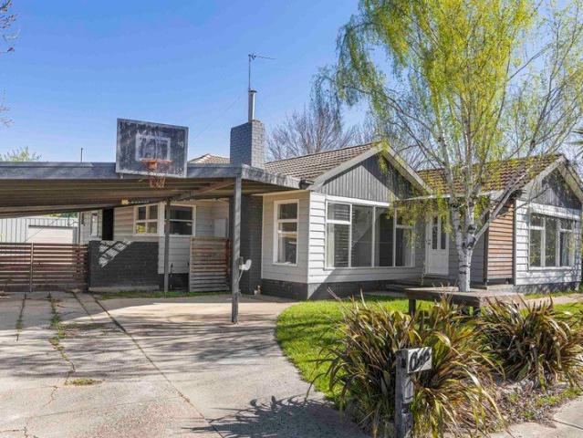 Spacious Four Bedroom Home with Multiple Living Areas & Excellent Outdoor Space