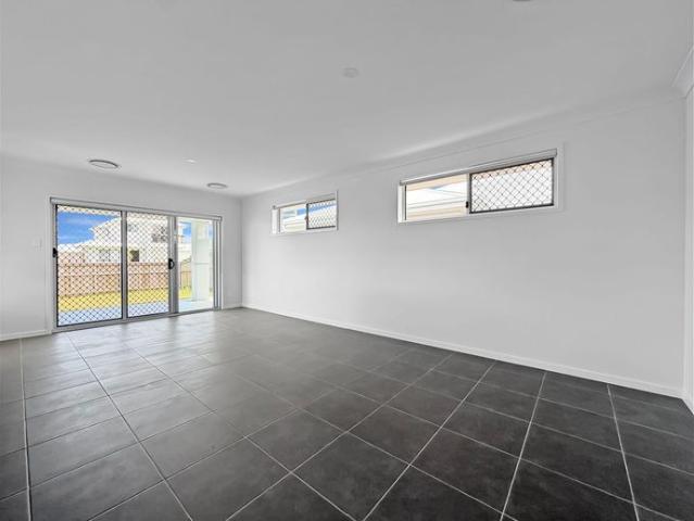 Spacious Four Bedroom Home with Modern Comforts in Point Vernon