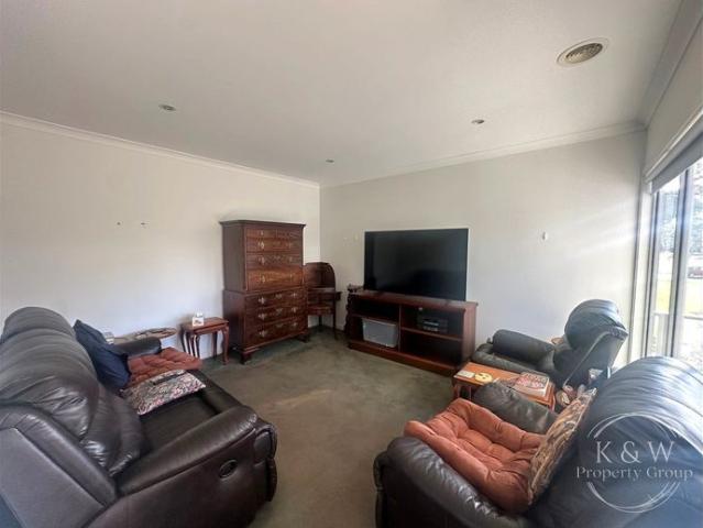 Spacious Four Bedroom Home with Golf Course Outlook