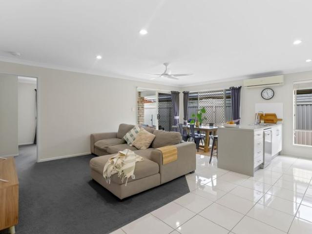 Spacious Four Bedroom Home with Pool & Outdoor Entertaining