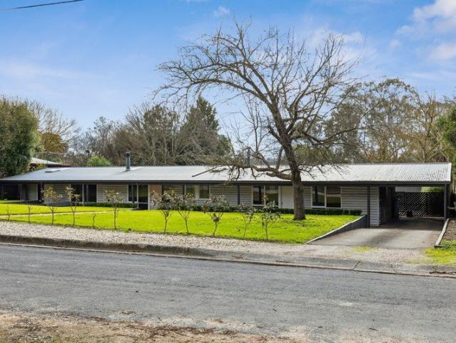Spacious Four Bedroom Home with Solar, Multiple Living Areas