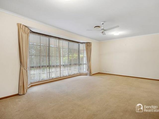 SPACIOUS FOUR BEDROOM HOME WITH TWO LIVING AREAS IN STRATHDALE