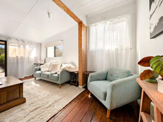 Spacious Four Bedroom Home Close to the University of Newcastle