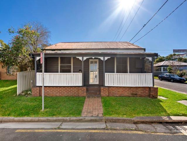Spacious Four Bedroom Home Close to the University of Newcastle