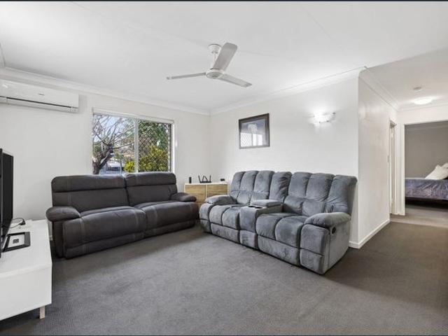Spacious Four Bedroom Home in Convenient Logan Central Location