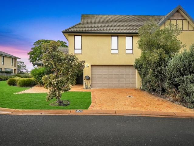 Spacious Four Bedroom Home in Sanctuary Lakes Estate