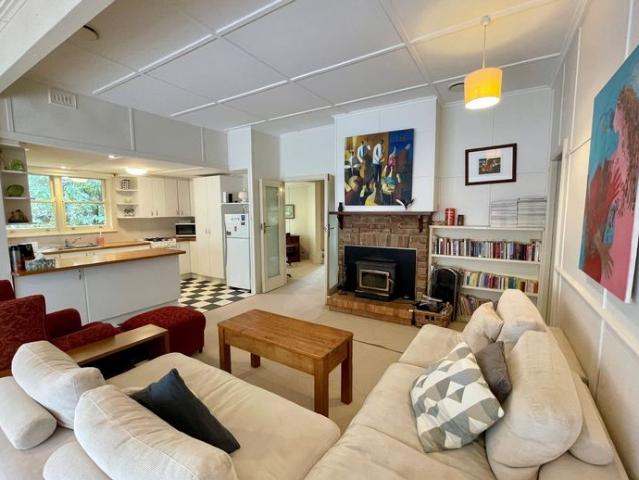 Spacious Four Bedroom Home Opposite Leura Golf Course!