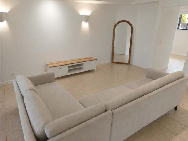 Spacious Four Bedroom Town House in Clifton Beach