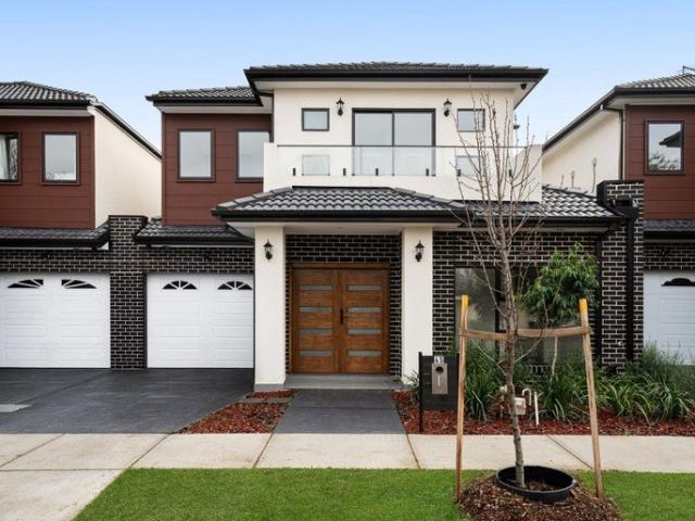 Spacious Four Bedroom Town Residence in Oakleigh East
