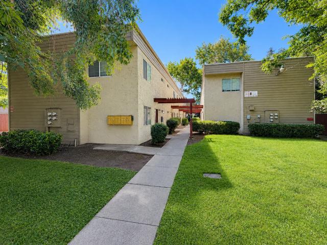 Spacious Townhome Living Near Chico State & Downtown Chico
