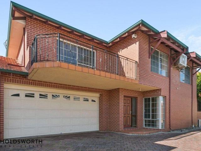 Spacious Four Bedroom Townhouse Offering Comfort, Flexibility & Mount Hawthorn Lifestyle