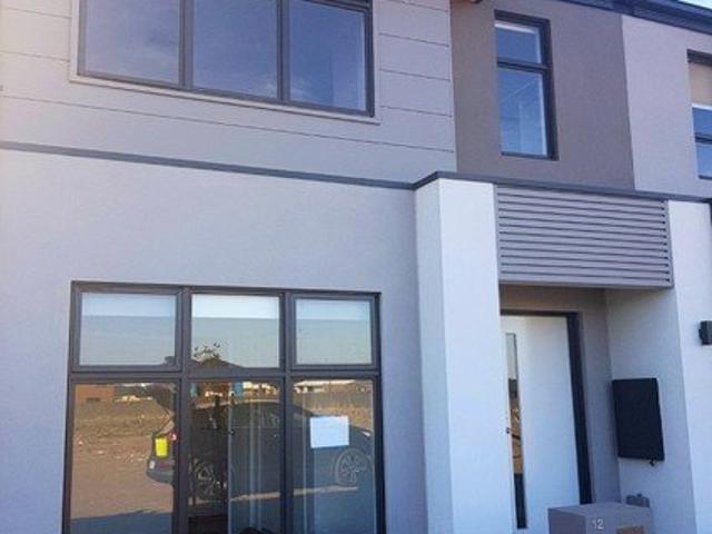 Spacious Four Bedroom Townhouse Opposite Bells Reserve!