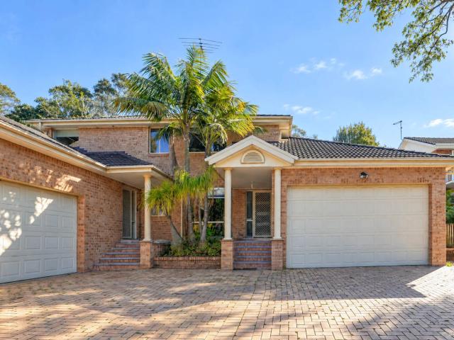 spacious four bedroom townhouse great location!