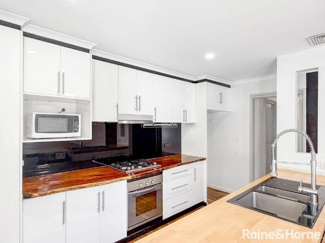 Spacious Four Bedroom Townhouse in a Private Queanbeyan East Location