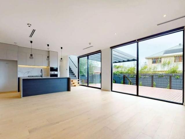 Spacious Four Bedroom Townhouse in Prime Moorabbin Location