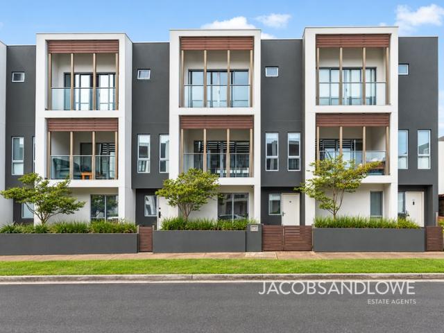 Spacious Four Bedroom Townhouse in Prime Mornington Location