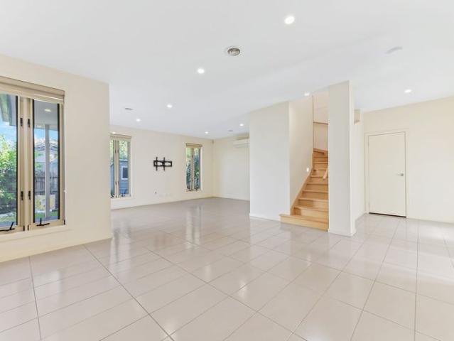 Spacious Four Bedroom Townhouse in Prime Oakleigh South Location